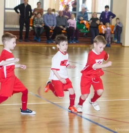 детская футбольная команда спартаковец на живописной улице изображение 2 на проекте khoroshevomnevniki.ru